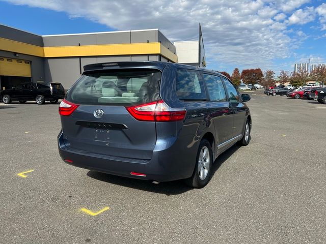 2017 Toyota Sienna L