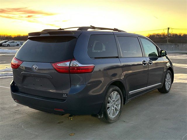 2017 Toyota Sienna LE