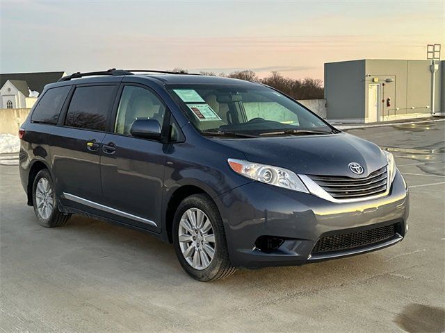 2017 Toyota Sienna LE