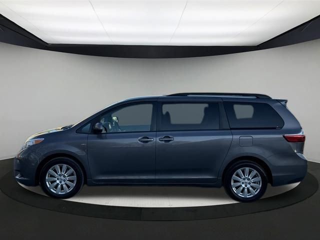 2017 Toyota Sienna LE