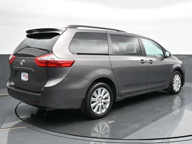 2017 Toyota Sienna LE