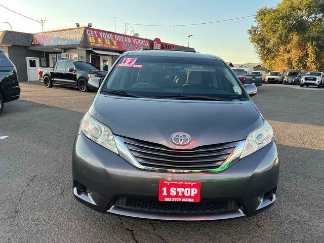 2017 Toyota Sienna LE