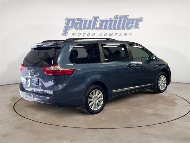 2017 Toyota Sienna LE