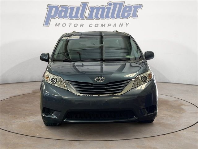 2017 Toyota Sienna LE