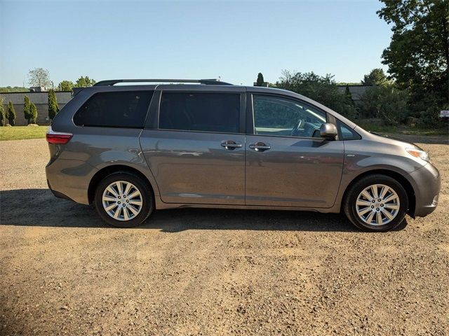 2017 Toyota Sienna LE