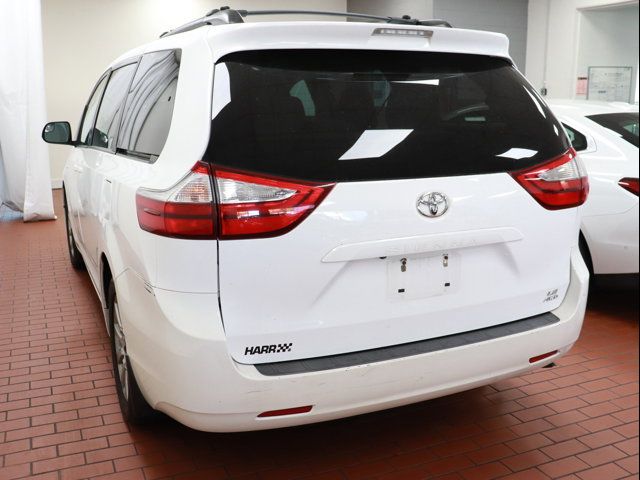 2017 Toyota Sienna LE