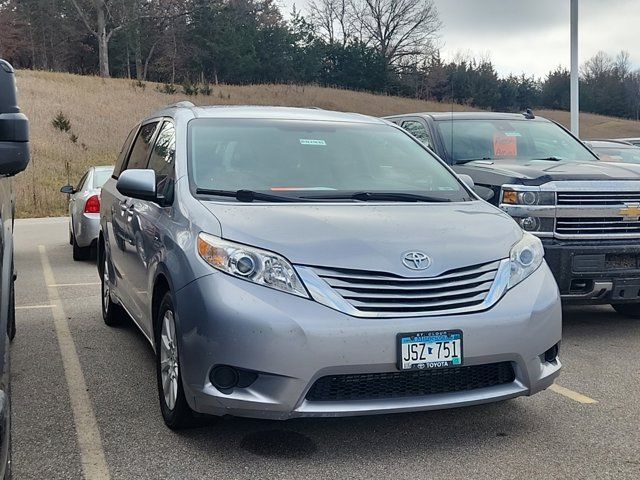 2017 Toyota Sienna LE