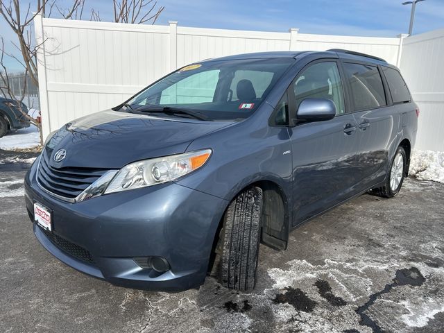 2017 Toyota Sienna LE