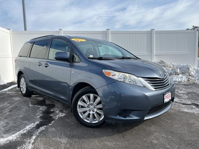 2017 Toyota Sienna LE