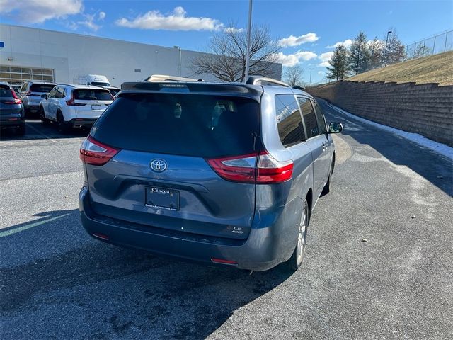 2017 Toyota Sienna LE