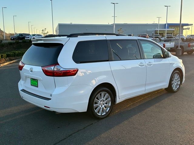 2017 Toyota Sienna LE