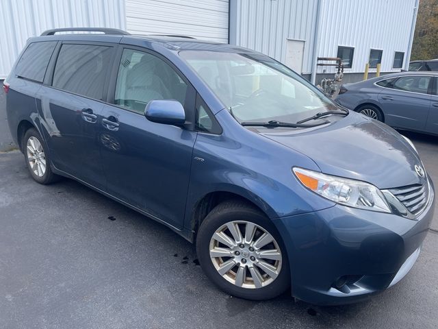 2017 Toyota Sienna LE