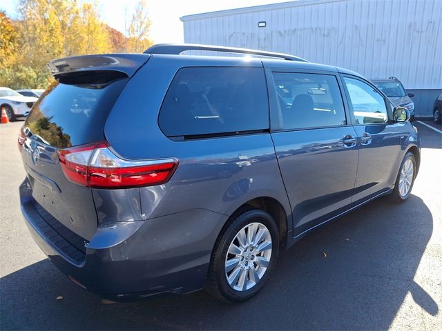 2017 Toyota Sienna LE