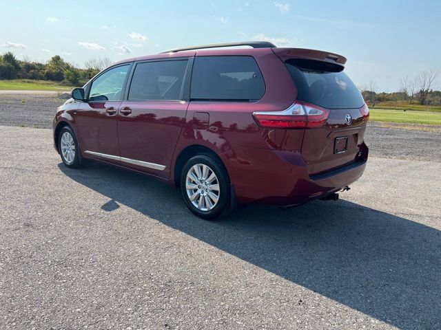 2017 Toyota Sienna LE