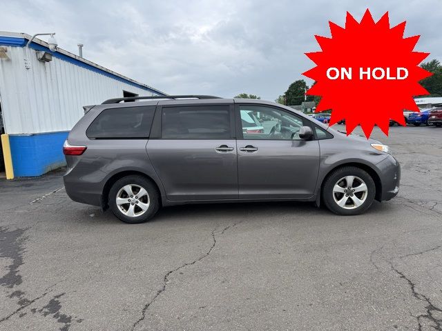 2017 Toyota Sienna 