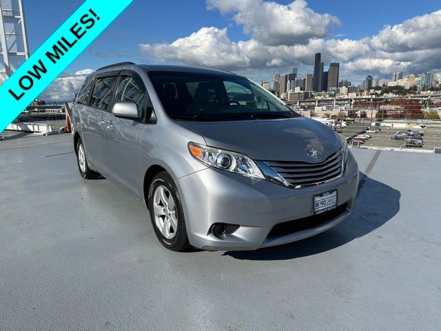 2017 Toyota Sienna 