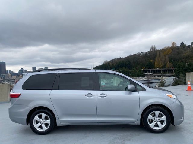 2017 Toyota Sienna 