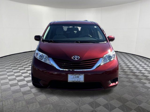 2017 Toyota Sienna LE Auto Access Seat
