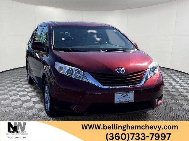 2017 Toyota Sienna LE Auto Access Seat