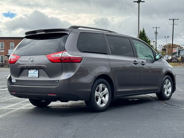 2017 Toyota Sienna LE Auto Access Seat