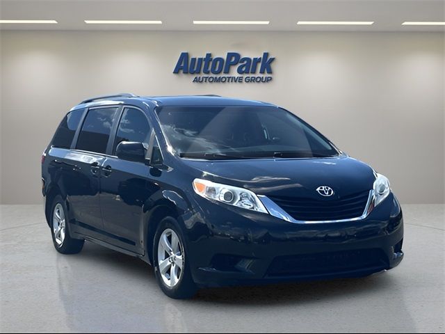 2017 Toyota Sienna LE Auto Access Seat