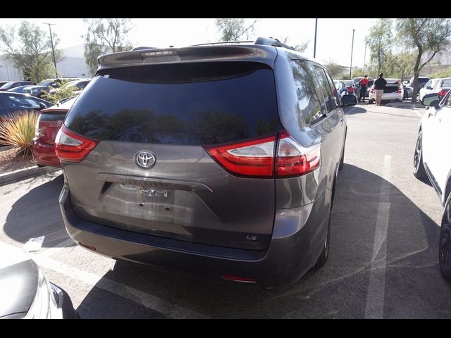 2017 Toyota Sienna LE