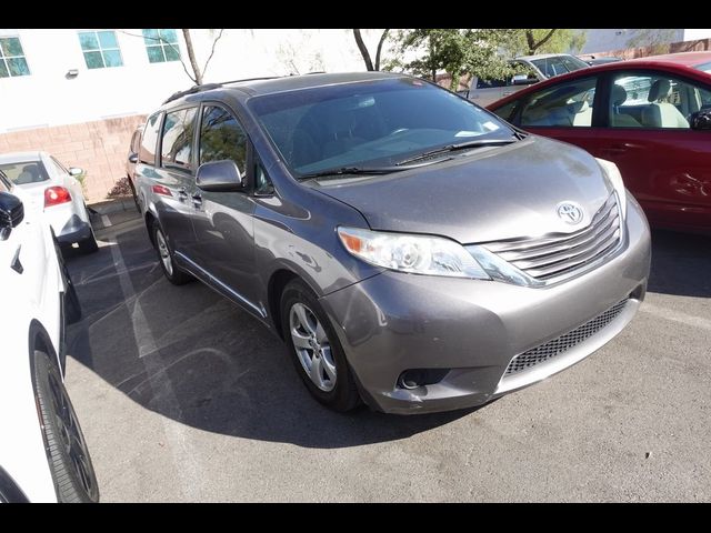 2017 Toyota Sienna LE