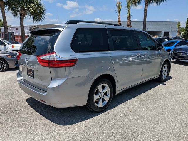 2017 Toyota Sienna LE