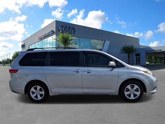 2017 Toyota Sienna LE