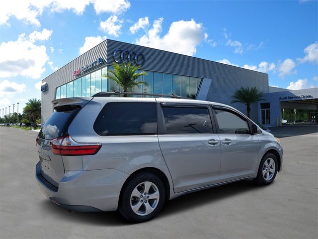 2017 Toyota Sienna LE