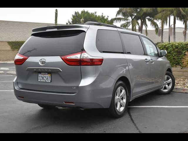 2017 Toyota Sienna 