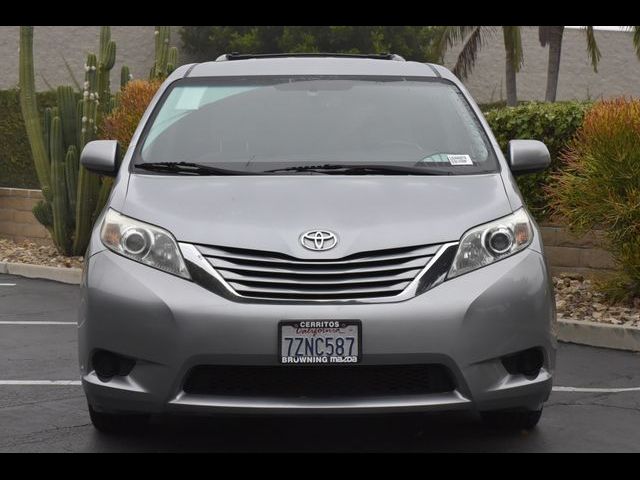 2017 Toyota Sienna LE