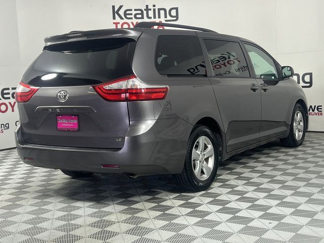 2017 Toyota Sienna 