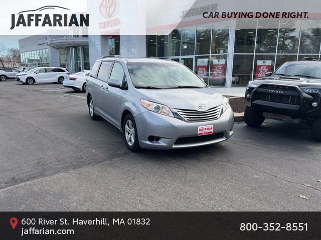 2017 Toyota Sienna LE