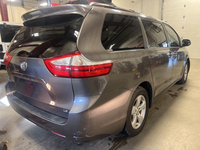 2017 Toyota Sienna LE