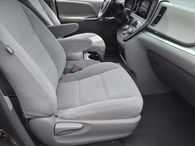 2017 Toyota Sienna LE