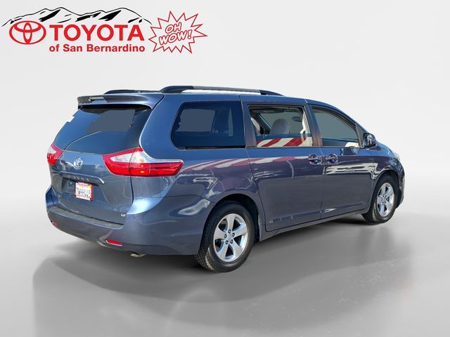 2017 Toyota Sienna LE