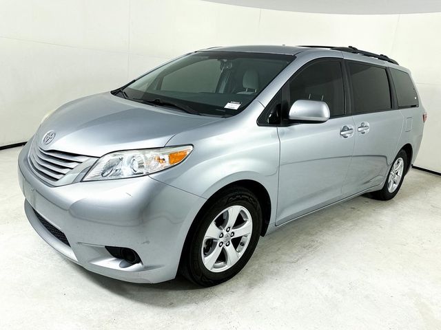 2017 Toyota Sienna LE Auto Access Seat