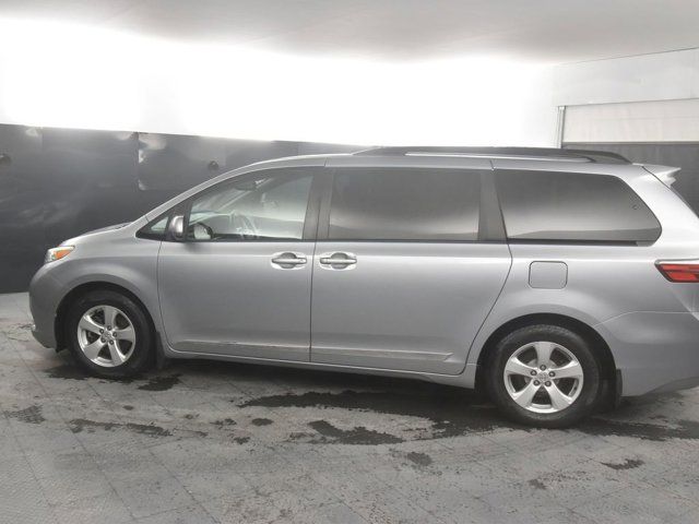 2017 Toyota Sienna 