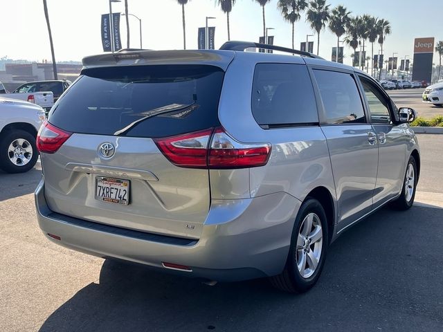 2017 Toyota Sienna LE