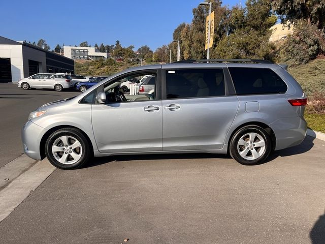 2017 Toyota Sienna LE