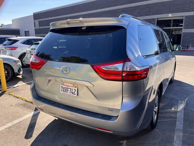 2017 Toyota Sienna LE