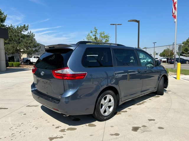 2017 Toyota Sienna LE