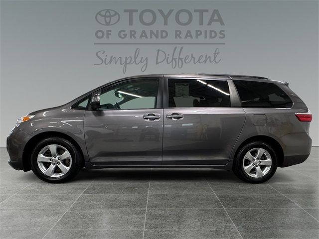 2017 Toyota Sienna 