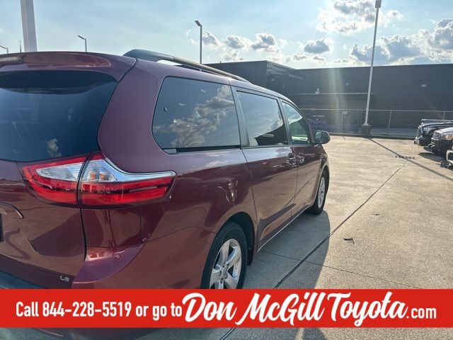 2017 Toyota Sienna LE