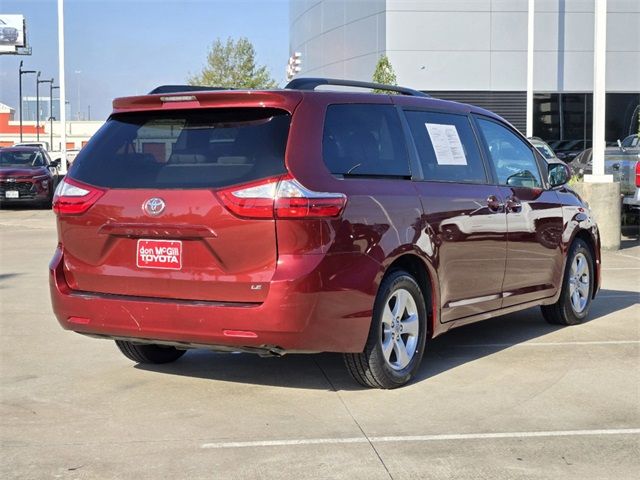 2017 Toyota Sienna LE