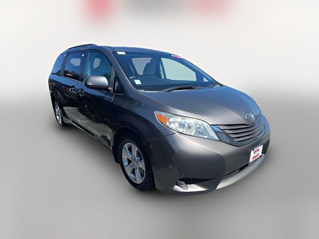 2017 Toyota Sienna LE Auto Access Seat