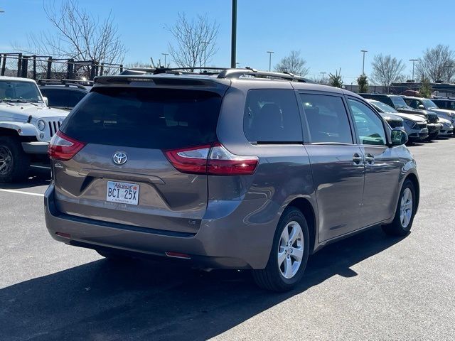 2017 Toyota Sienna LE