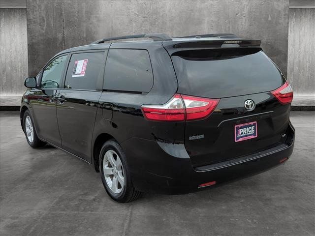 2017 Toyota Sienna LE