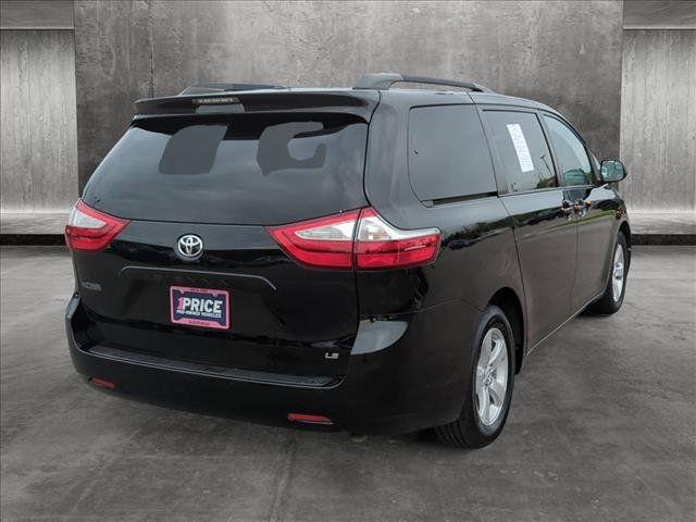 2017 Toyota Sienna LE